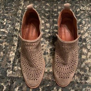 Jeffrey Campbell Taupe Booties!